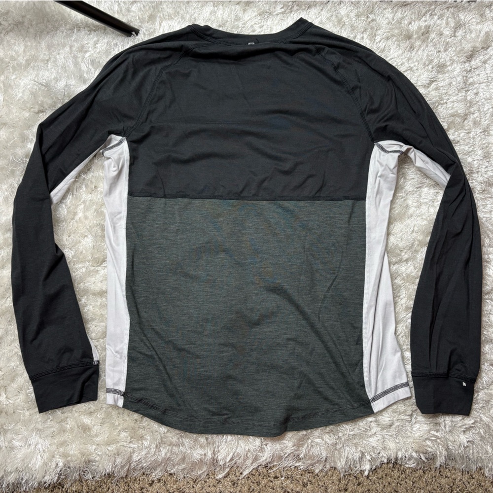 American Eagle Long Sleeve - Picture 7 of 7
